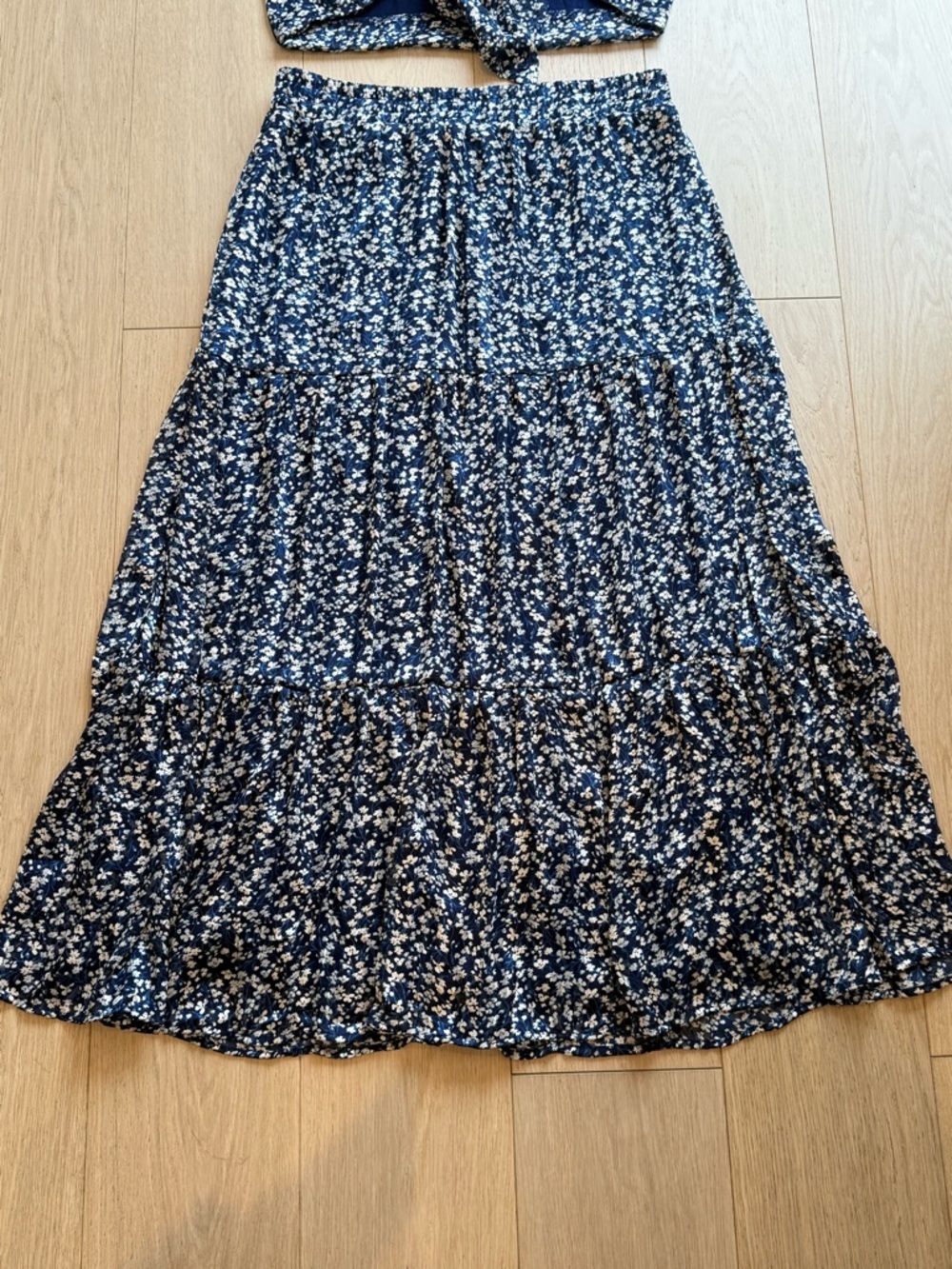 Floral Two Piece Set XL 🌿 Tie Front Top + Flowy Maxi Skirt - Picture 5 of 10